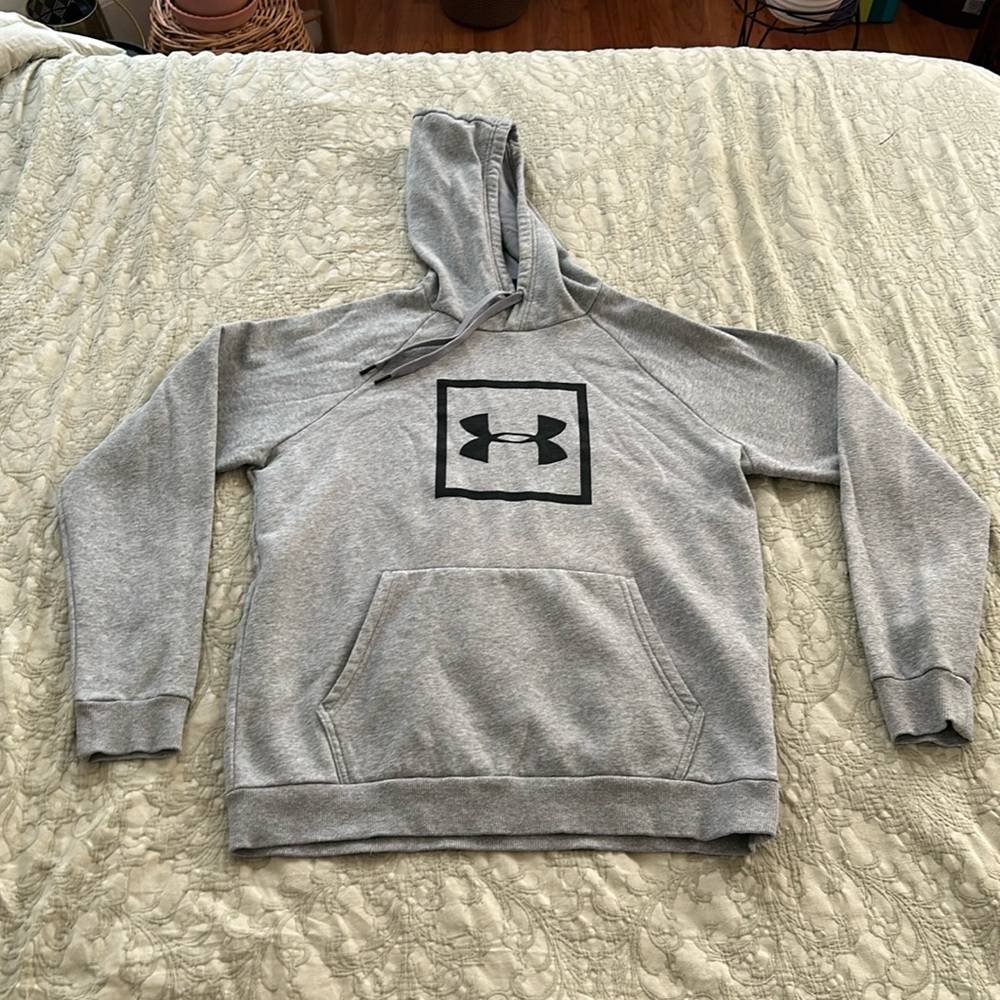 Boys Large Under Armor Gray sweatshirt
